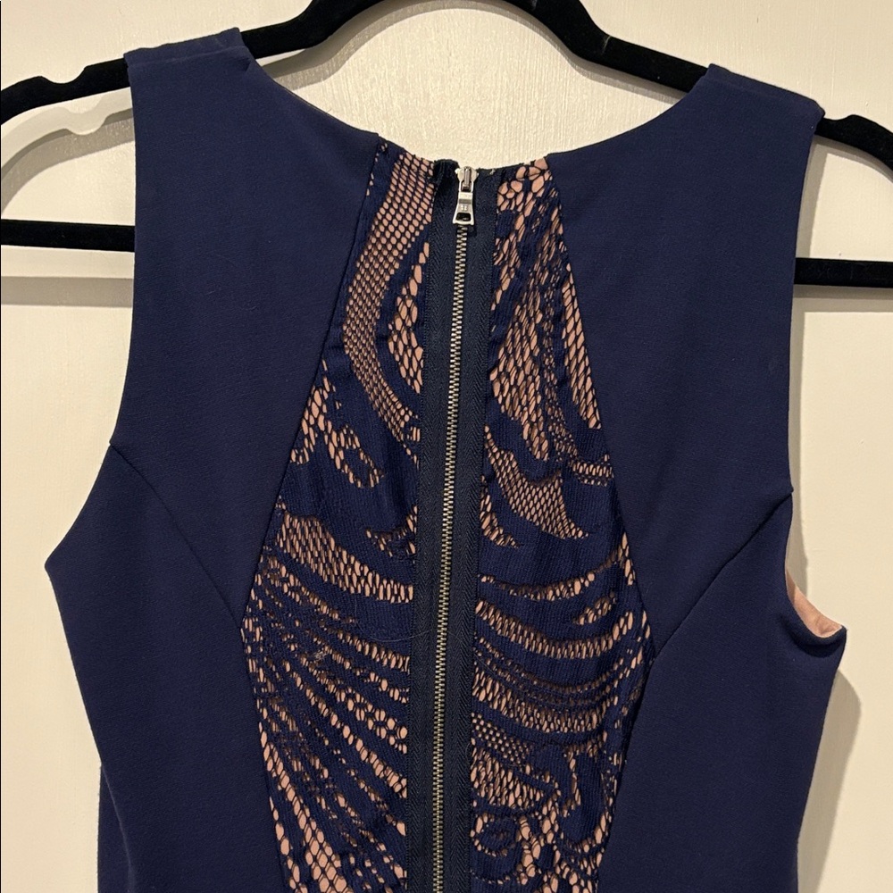 Euc- Bcbgeneration Navy And Beige Patterned Midi … - image 4